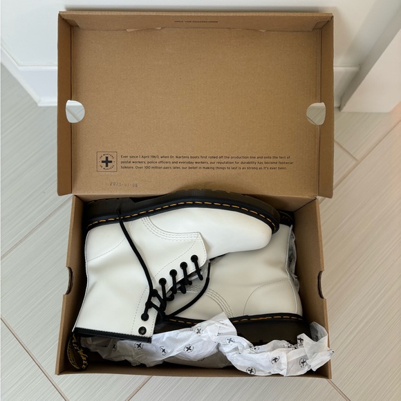 DOC MARTENS White 1460 Boot Womens size 8 - Picture 5 of 7